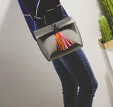 Bolso de chica con diseño colorista